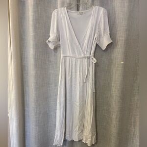 Chic White Midi Faux Wrap Dress
